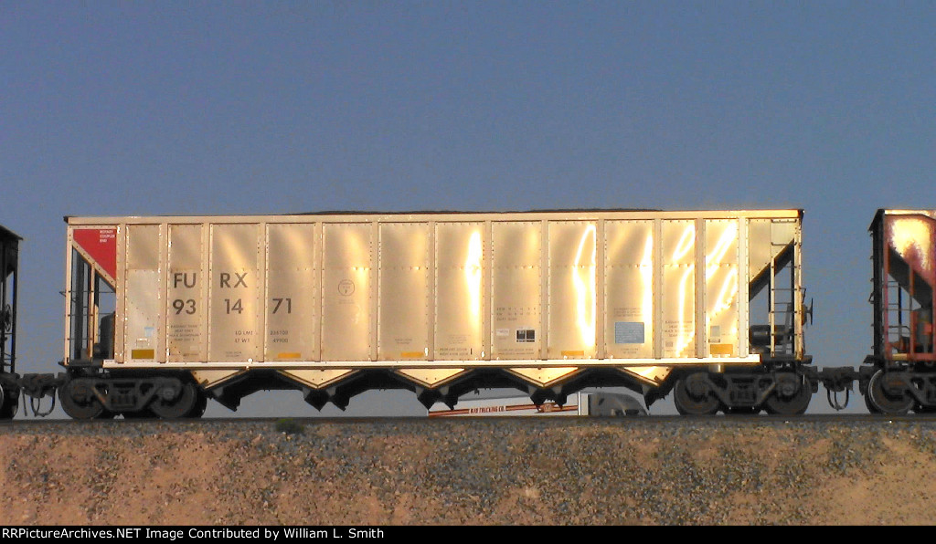 WB Unit Loaded Hooper Frt at Erie NV W-Pshr -58